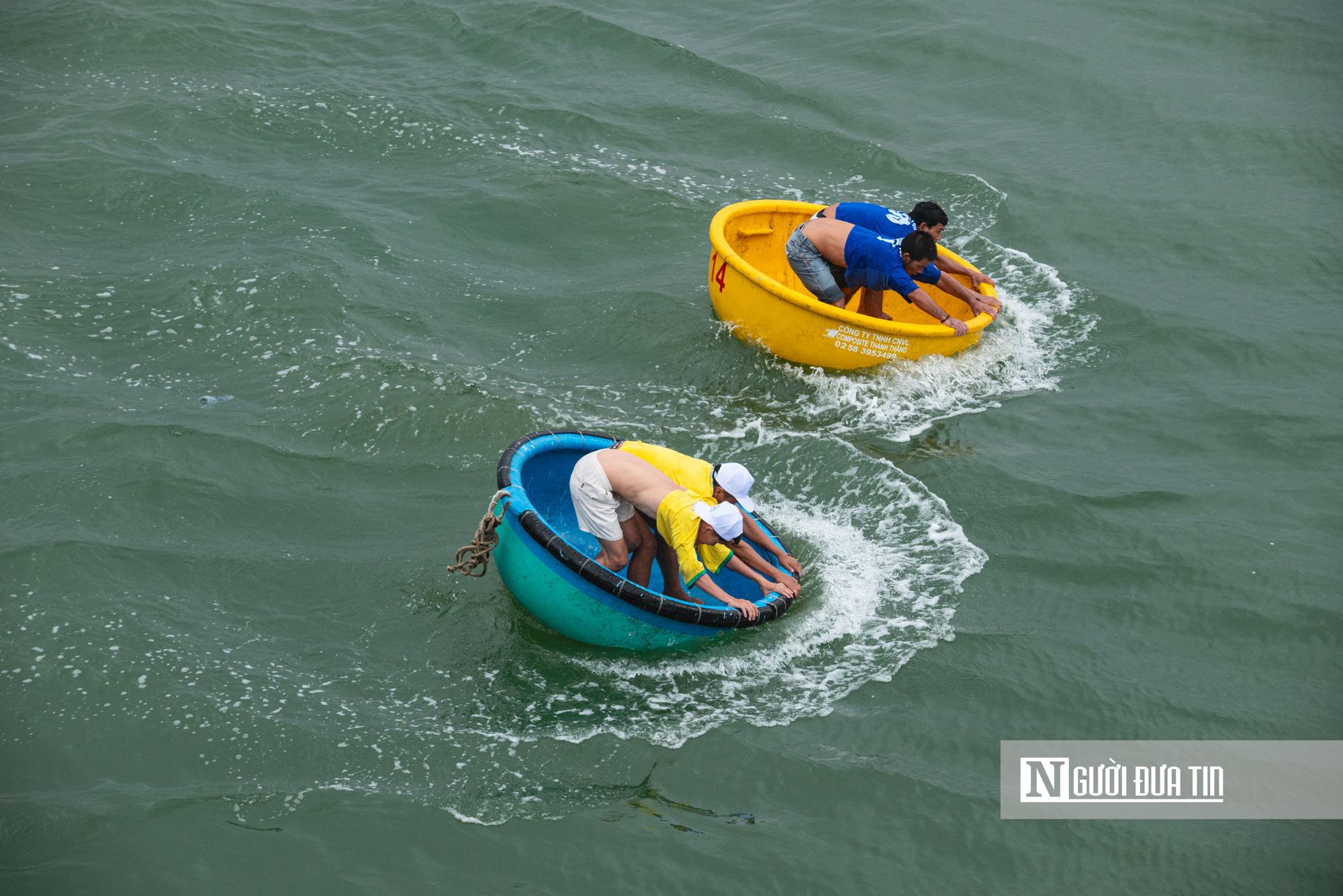 Hàng ngàn người dân Đắk Lắk đội mưa xem lễ hội sông nước Đà Nông- Ảnh 14. Hàng ngàn người dân Đắk Lắk đội mưa xem lễ hội sông nước Đà Nông- Ảnh 14.