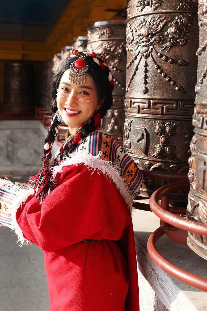 Nữ diễn viên Quỳnh Lam công khai khoảnh khắc tình tứ bên bạn trai kém 9 tuổi - Ảnh 2.