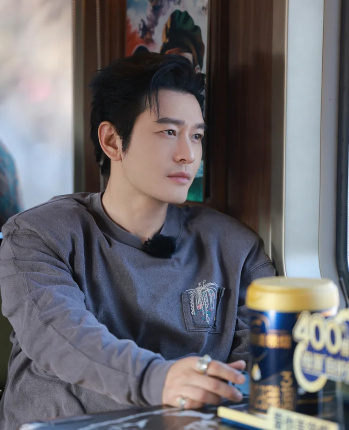 Nam diễn viên Huỳnh Hiểu Minh bị bắt gặp đang hẹn hò cô gái lạ xinh đẹp - Ảnh 6.