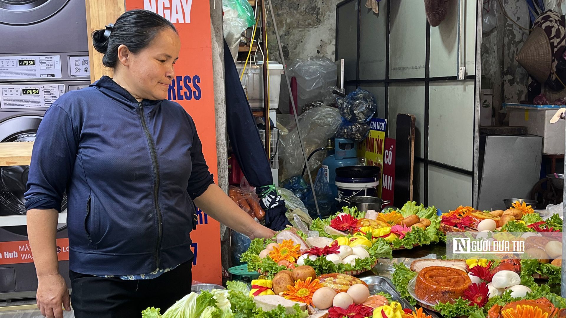 Không chỉ vàng, một “thị trường tài lộc” âm thầm thức trắng đêm ngày vía Thần Tài- Ảnh 4. Không chỉ vàng, một “thị trường tài lộc” âm thầm thức trắng đêm ngày vía Thần Tài- Ảnh 4.