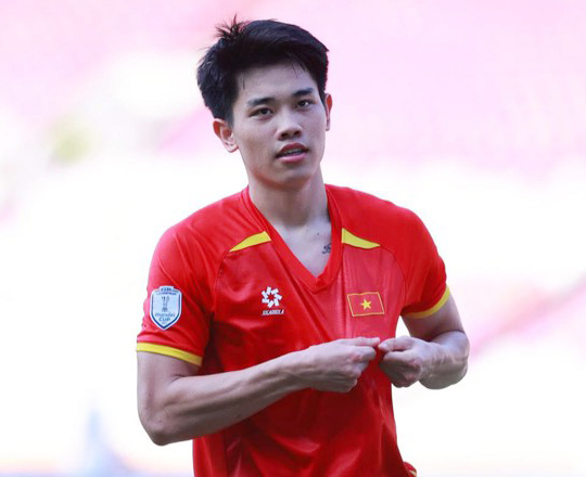 Đình Bắc nhận phạt 1.000 USD từa AFC, cấm thi đấu 2 trận ở đội tuyển Việt Nam - Ảnh 1.