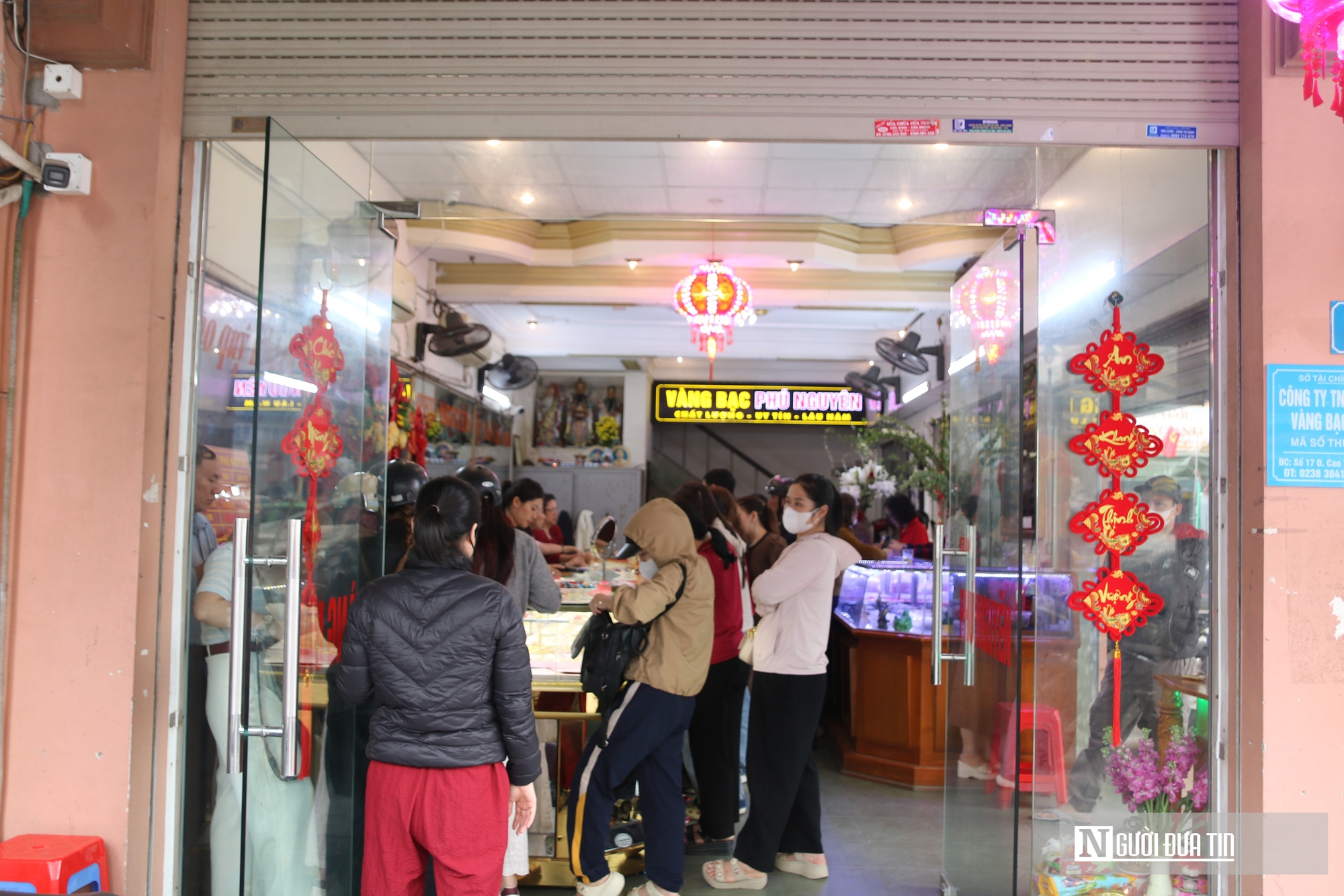 Phố v&agrave;ng xứ Nghệ đ&ocirc;ng nghịt người ng&agrave;y v&iacute;a Thần T&agrave;i- Ảnh 8.