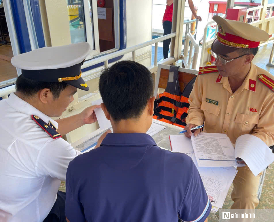 Giữ bình yên sông nước Đà Nẵng những ngày đầu xuân- Ảnh 2.