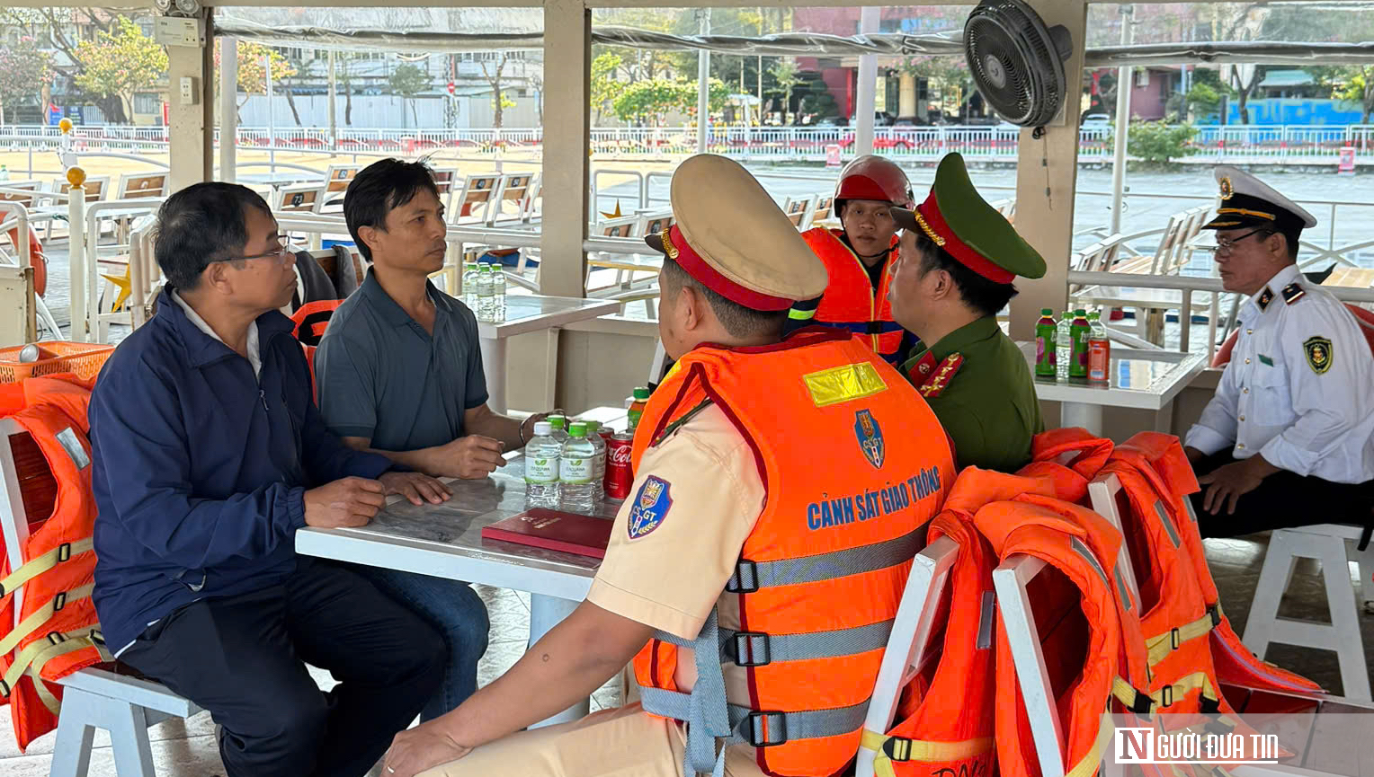 Giữ bình yên sông nước Đà Nẵng những ngày đầu xuân- Ảnh 5.