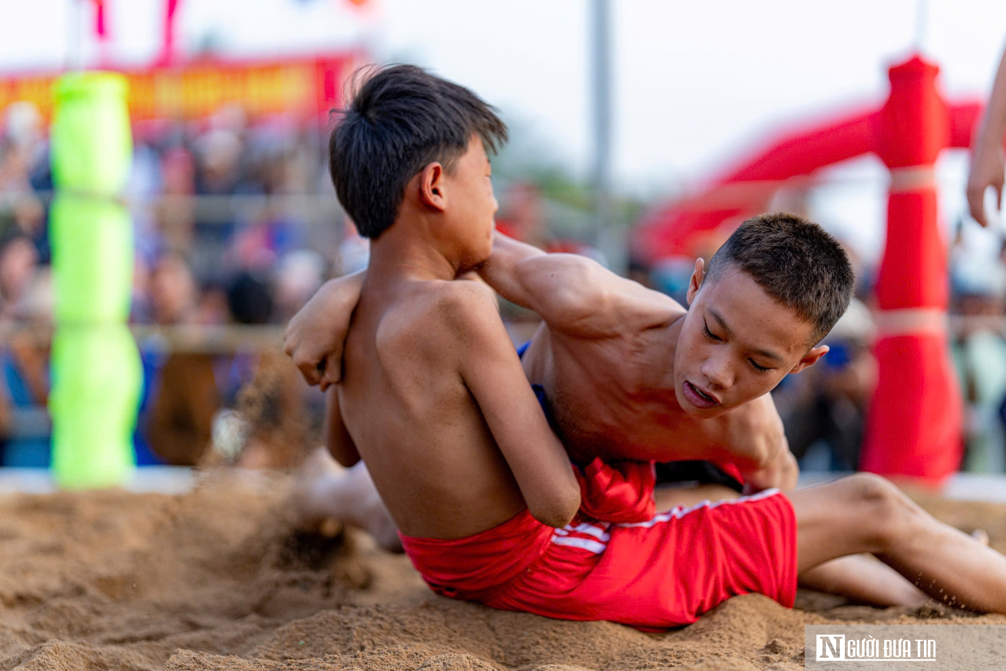 Xem c&aacute;c đ&ocirc; vật nh&iacute; tranh t&agrave;i tại lễ hội vật truyền thống ở Huế- Ảnh 7.