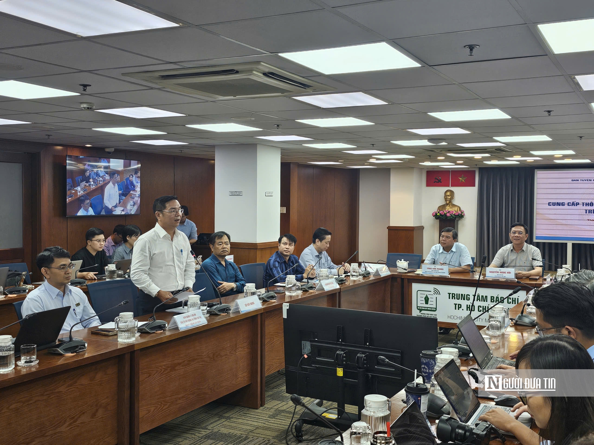 Hơn 1,4 triệu lượt khách qua sân bay, gần 800.000 người đi bến xe: Tp.HCM “gồng mình” dịp Tết vẫn thông suốt- Ảnh 1. Hơn 1,4 triệu lượt khách qua sân bay, gần 800.000 người đi bến xe: Tp.HCM “gồng mình” dịp Tết vẫn thông suốt- Ảnh 1.