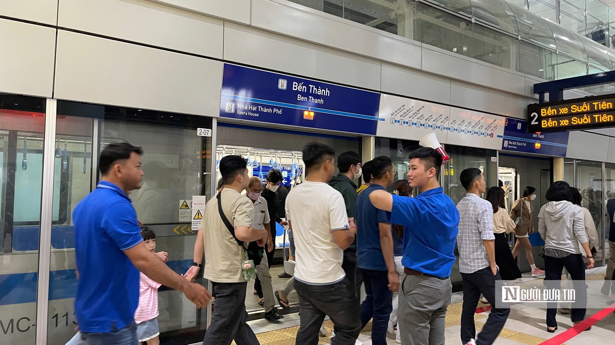 Hơn 1,4 triệu lượt khách qua sân bay, gần 800.000 người đi bến xe: Tp.HCM “gồng mình” dịp Tết vẫn thông suốt- Ảnh 2. Hơn 1,4 triệu lượt khách qua sân bay, gần 800.000 người đi bến xe: Tp.HCM “gồng mình” dịp Tết vẫn thông suốt- Ảnh 2.