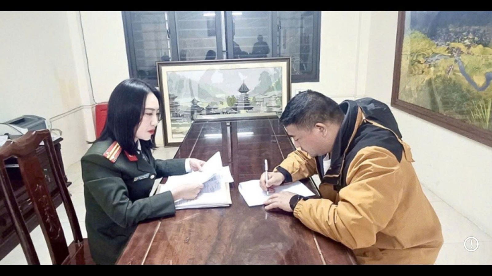 Cảnh giác chiêu trò chụp ảnh căn cước để nhận tiền, quà tặng - Ảnh 1.