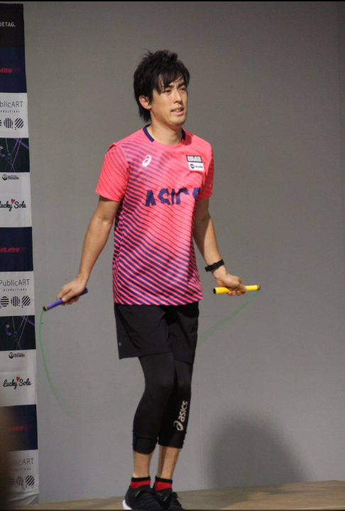 M&agrave;n lập kỷ lục Guinness g&acirc;y cho&aacute;ng của người đ&agrave;n &ocirc;ng nhảy d&acirc;y 151.409 lần trong 24 giờ - Ảnh 2.