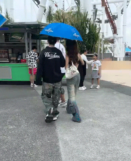 Nam diễn vi&ecirc;n Huỳnh Hiểu Minh bị bắt gặp đang hẹn h&ograve; c&ocirc; g&aacute;i lạ xinh đẹp - Ảnh 2.