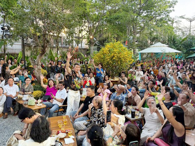 L&yacute; do qu&aacute;n c&agrave; ph&ecirc; của "&ocirc;ng ho&agrave;ng nhạc Việt" tạm đ&oacute;ng cửa sau hơn 2 tuần khai trương - Ảnh 1.