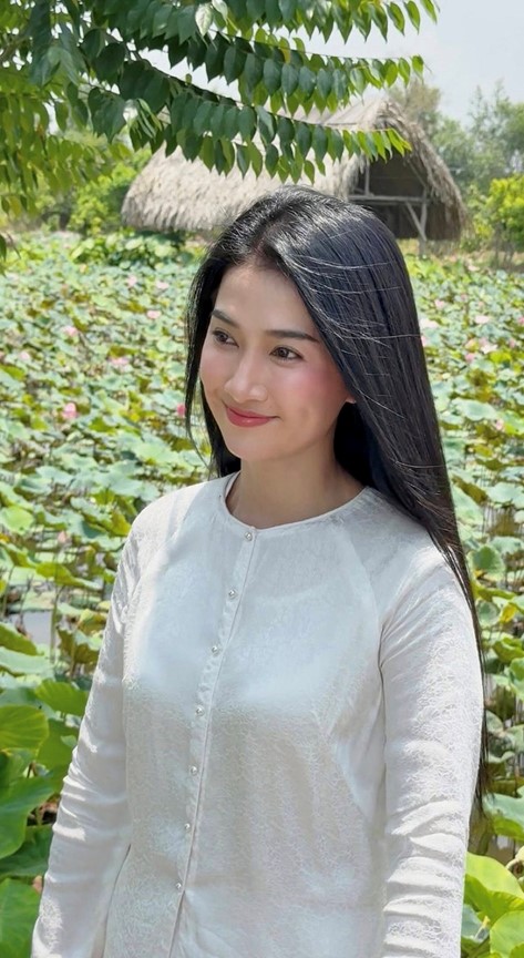 Nữ diễn viên Quỳnh Lam công khai khoảnh khắc tình tứ bên bạn trai kém 9 tuổi - Ảnh 4.