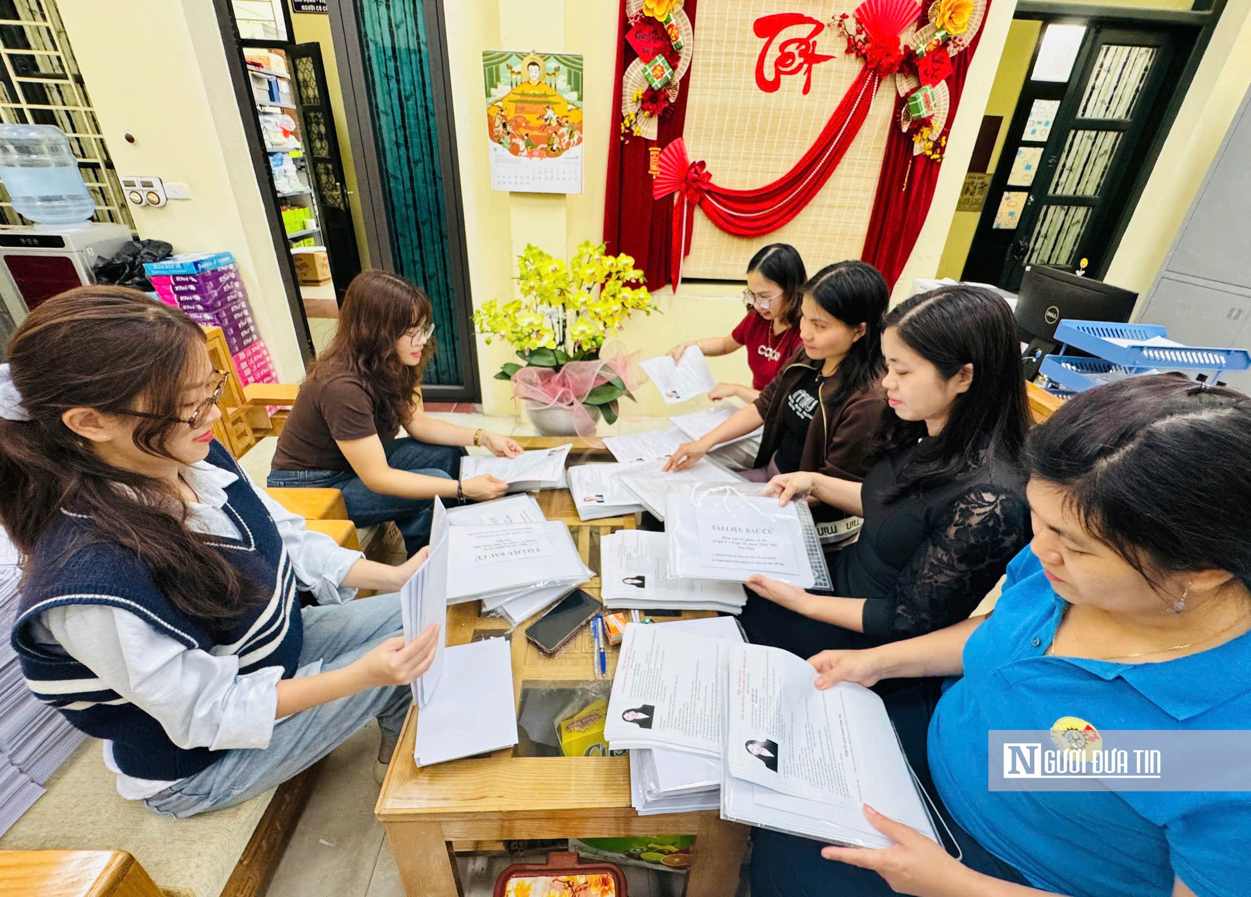 H&agrave; Nội đồng loạt ni&ecirc;m yết danh s&aacute;ch ứng vi&ecirc;n ứng cử đại biểu Quốc hội v&agrave; HĐND c&aacute;c cấp- Ảnh 6.