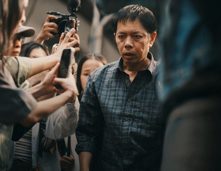 "Ông hoàng phòng vé" trở lại màn ảnh rộng sau phim trăm tỷ - Ảnh 2.