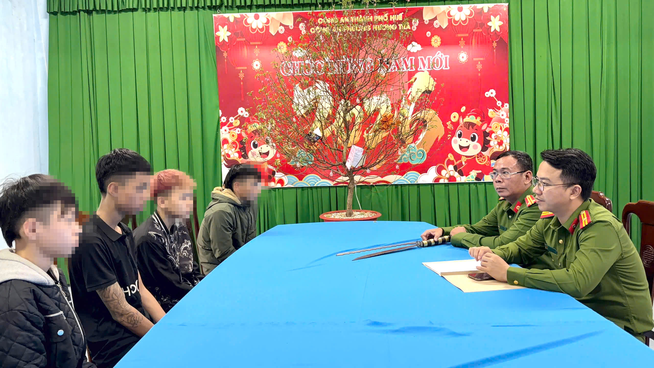 Gia cảnh phía sau nhóm thiếu niên mang hung khí “diễn” trên phố Huế- Ảnh 2.