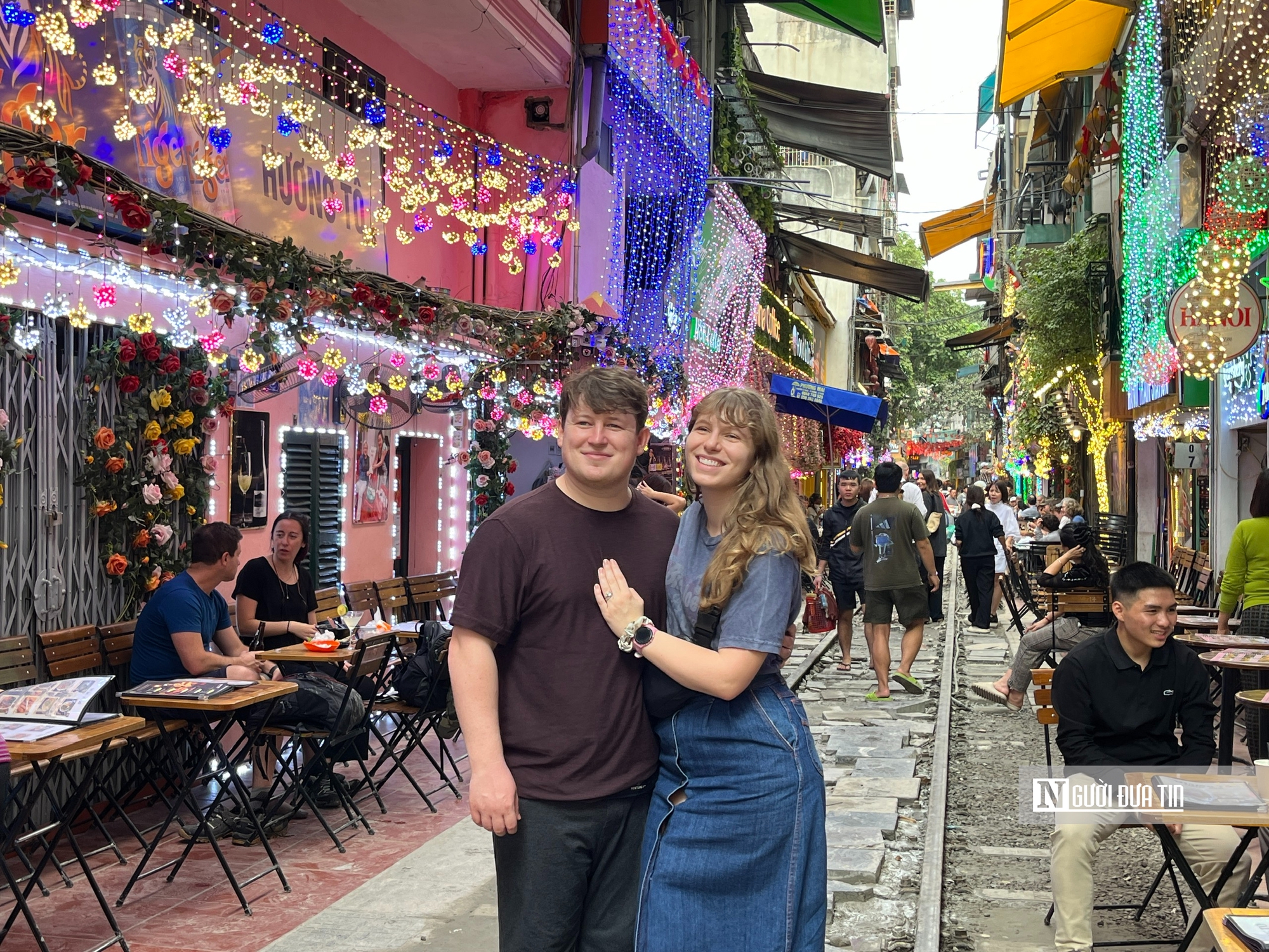 H&agrave; Nội giảm t&agrave;u kh&aacute;ch, dừng t&agrave;u h&agrave;ng qua phố c&agrave; ph&ecirc; đường t&agrave;u - Ảnh 2.