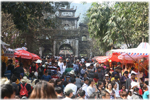 Chặt chém mùa lễ hội - Ảnh 1.