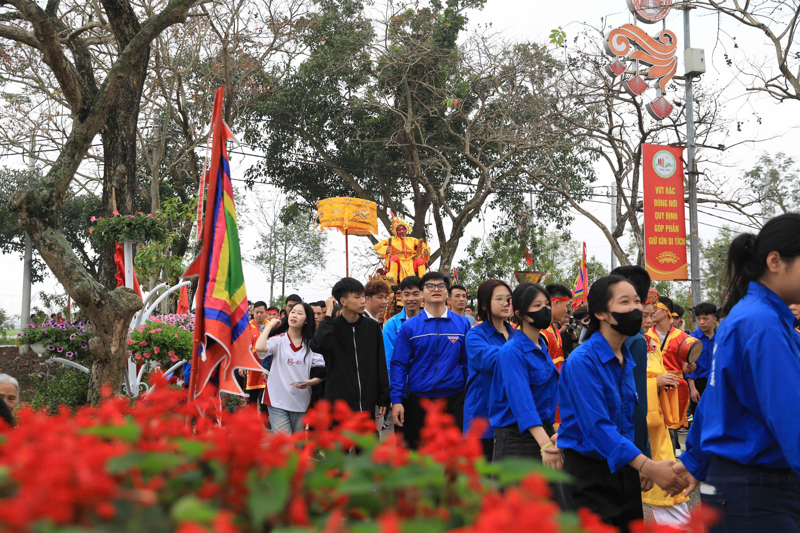 Độc đáo nghi lễ rước “vua, chúa sống” tại lễ hội Đền Sái- Ảnh 1.