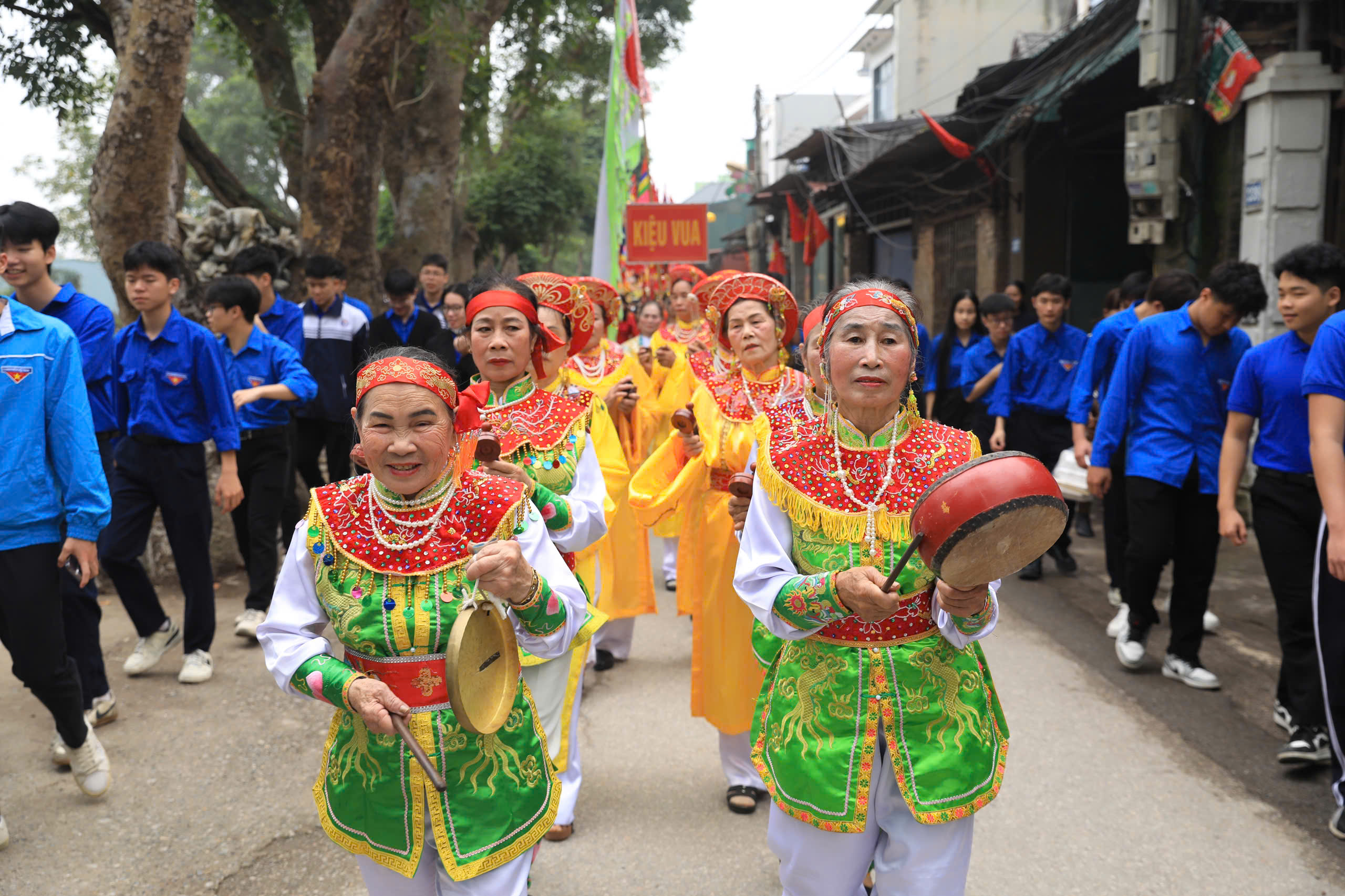 Độc đáo nghi lễ rước “vua, chúa sống” tại lễ hội Đền Sái- Ảnh 8.