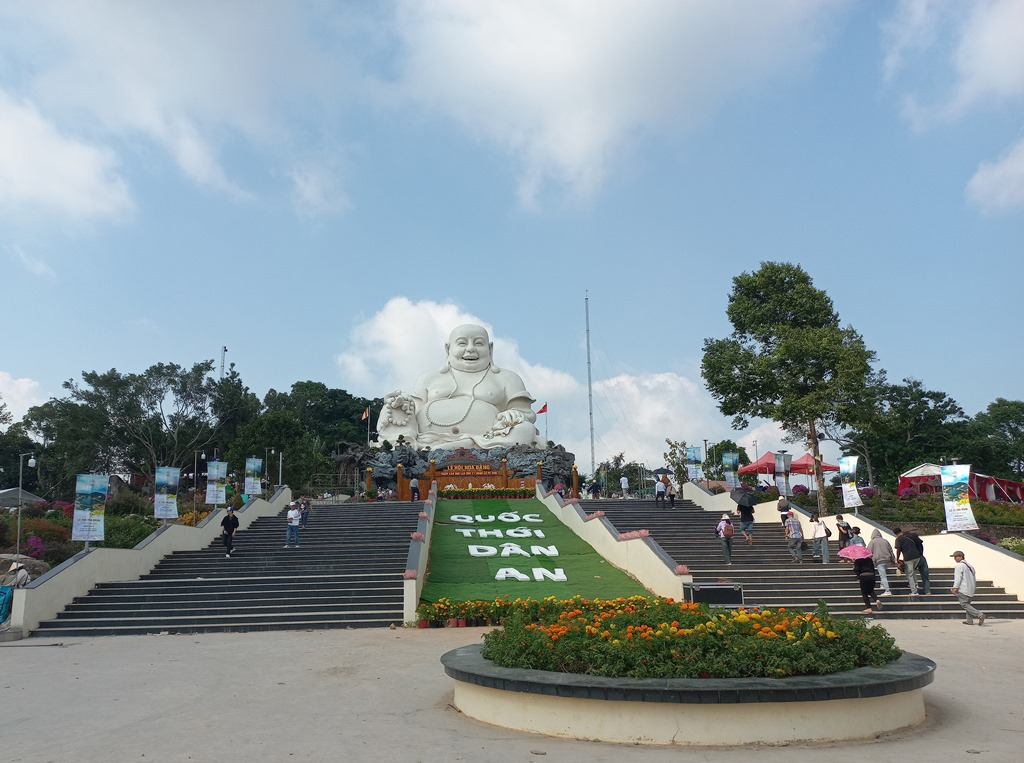 Núi Cấm – hạt nhân du lịch tâm linh tại ĐBSCL - Ảnh 1.