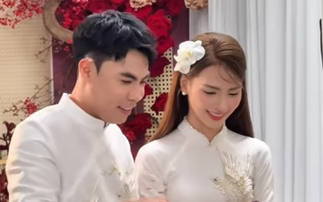 Lễ ăn hỏi ấm cúng của cầu thủ Phạm Đức Huy và MC Huyền Trang tại Hà Nội