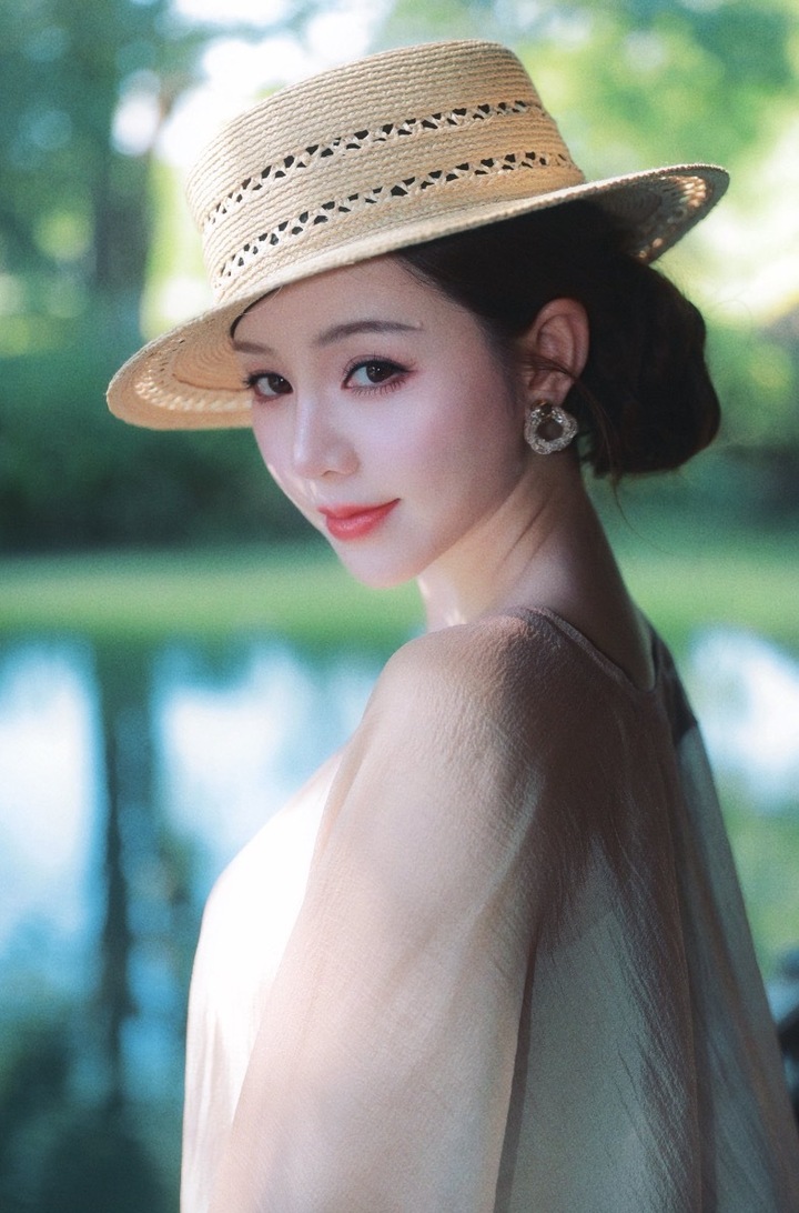 Nữ diễn vi&ecirc;n phim giờ v&agrave;ng VTV khoe nhan sắc xinh đẹp, body cuốn h&uacute;t - Ảnh 12.