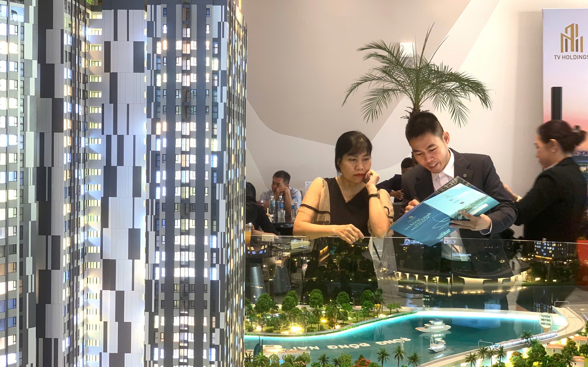Thị trường nhà ở 'lệch pha' nghiêm trọng: Nguồn cung khan hiếm, giá cao ngất ngưởng
