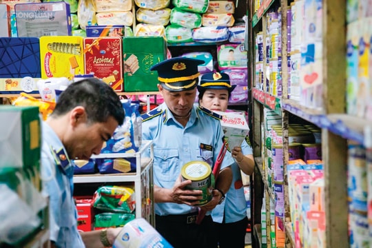 Để tr&aacute;nh bị phạt, hộ kinh doanh lập h&oacute;a đơn b&aacute;n h&agrave;ng phải đ&uacute;ng quy định- Ảnh 1.