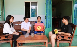 EVNGENCO3: Năm thứ 4 bền bỉ y&ecirc;u thương, chăm lo c&aacute;c em học sinh mồ c&ocirc;i do Covid-19 - Ảnh 3.