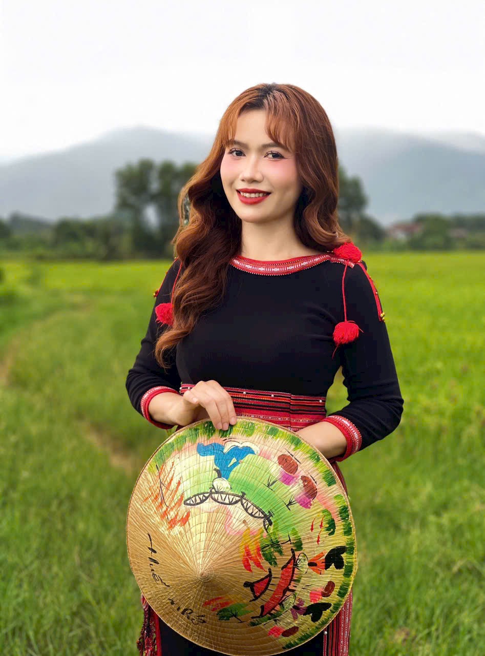 Những người giữ mùa xuân cho sân trường vùng cao - Ảnh 1.