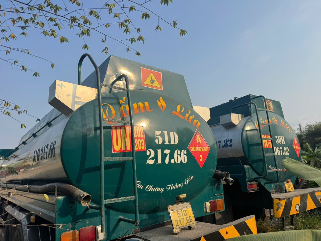 Kinh hoàng đường dây xăng A95 giả ở Tp.HCM: Pha dung môi ngay trong bồn, bán giá xăng thật- Ảnh 2. Kinh hoàng đường dây xăng A95 giả ở Tp.HCM: Pha dung môi ngay trong bồn, bán giá xăng thật- Ảnh 2.