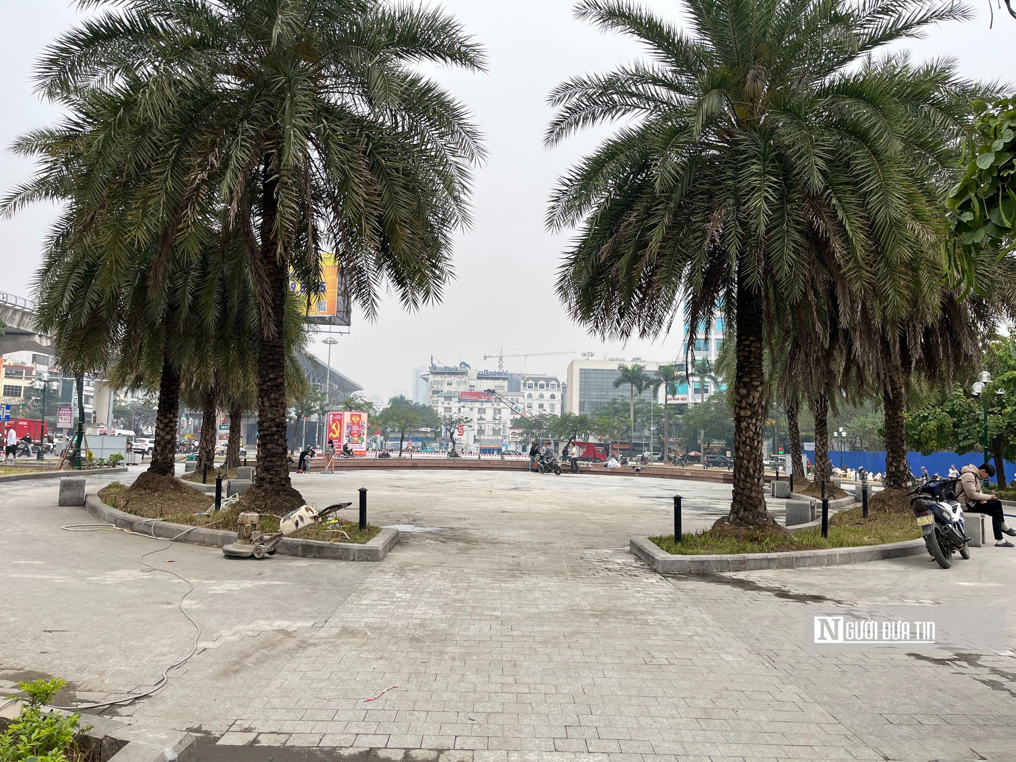 Sau phản ánh xuống cấp, công viên hồ điều hòa Mai Dịch khoác diện mạo mới- Ảnh 1.