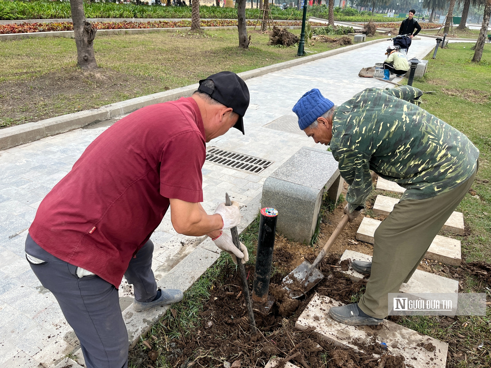 Sau phản ánh xuống cấp, công viên hồ điều hòa Mai Dịch khoác diện mạo mới- Ảnh 8.