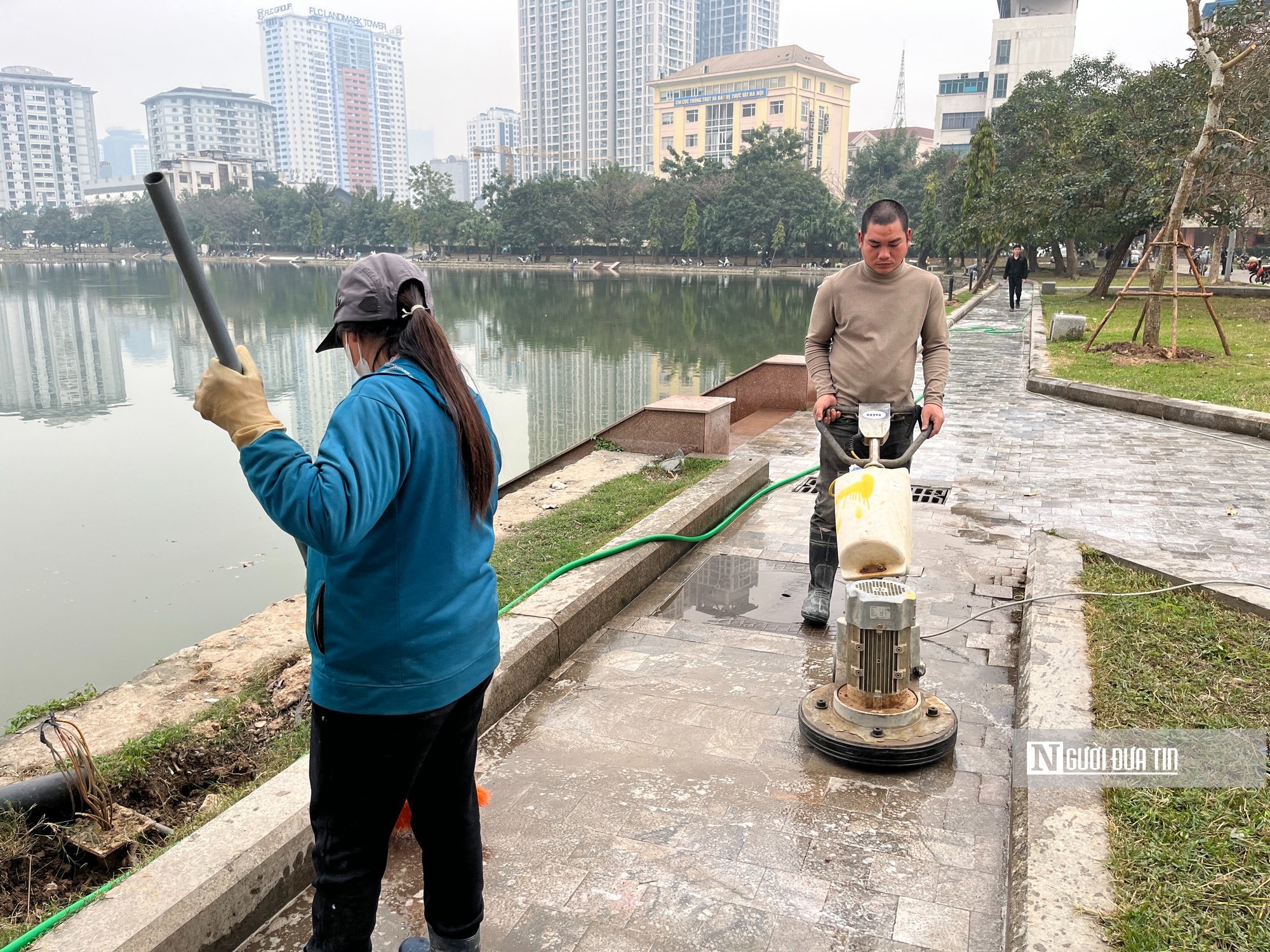 Sau phản ánh xuống cấp, công viên hồ điều hòa Mai Dịch khoác diện mạo mới- Ảnh 11.