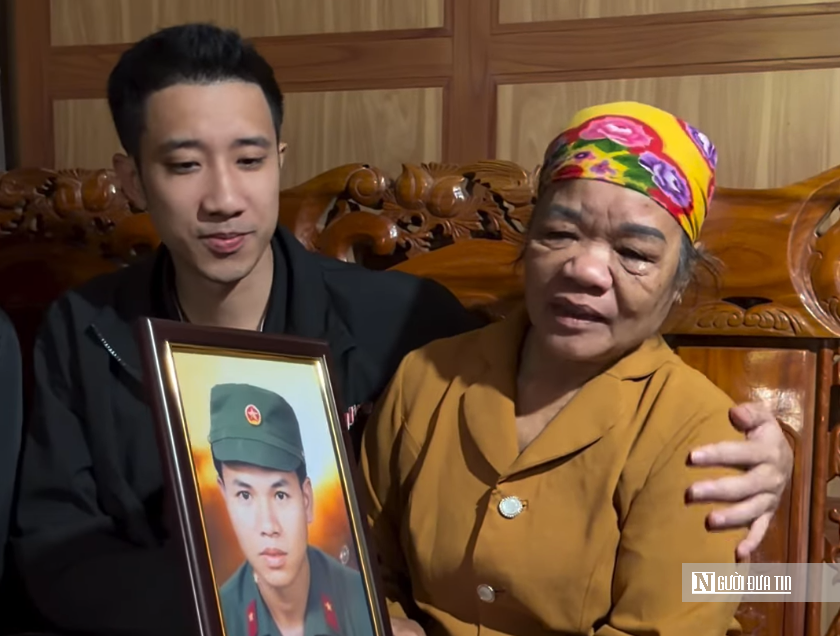 Trao di ảnh liệt sĩ, tiếp nối gi&aacute; trị cao đẹp của lịch sử d&acirc;n tộc- Ảnh 3.