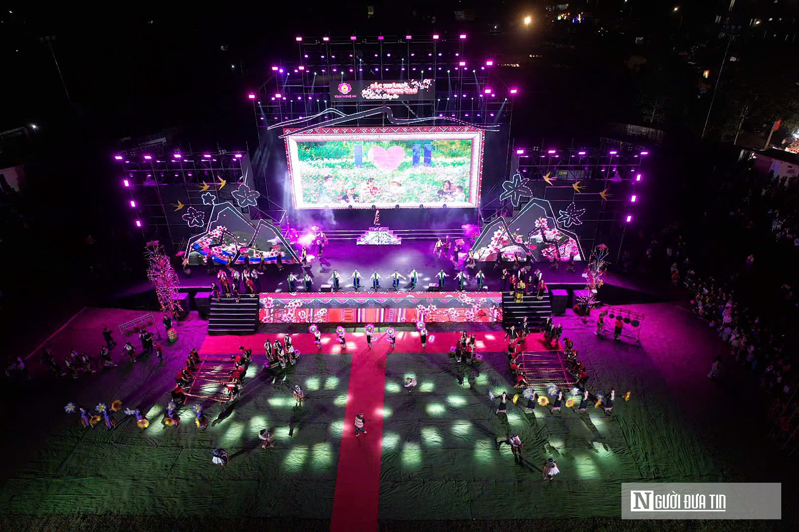 Xúc động chương trình “Sắc Xuân vùng cao - Ấm tình đồng bào”- Ảnh 1.