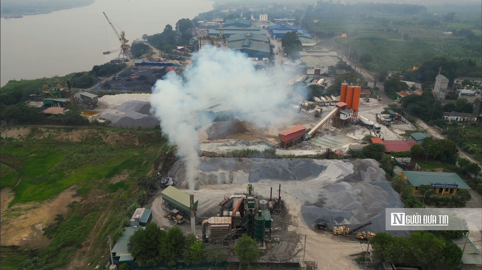 Xử lý điểm nghẽn môi trường Hà Nội "quét" loạt trạm trộn bê tông vi phạm - Ảnh 1.