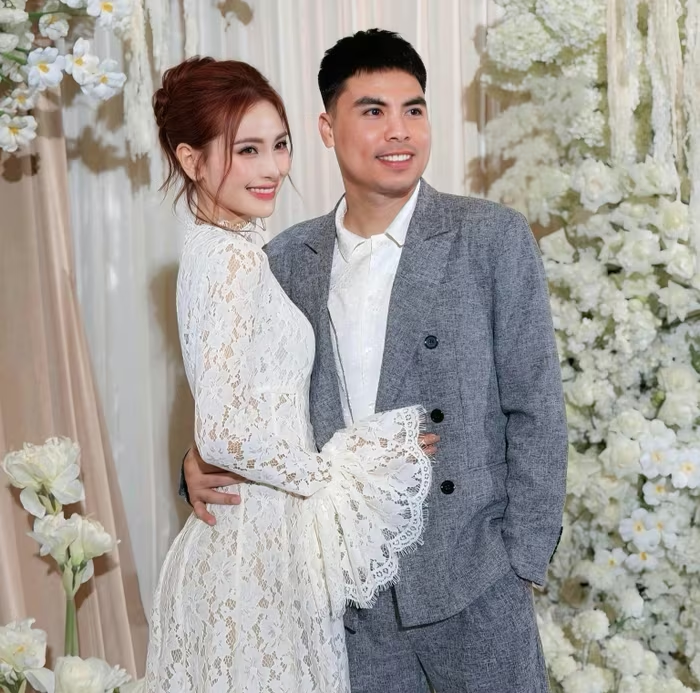 Cầu thủ Đức Huy và bạn gái sắp về chung một nhà, nhan sắc "đằng gái" khiến nhiều người bất ngờ- Ảnh 4.