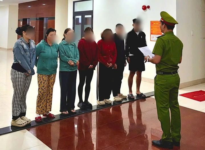 Triệt phá đường dây cá cược lô đề, giao dịch hơn 20 tỷ đồng- Ảnh 1. Triệt phá đường dây cá cược lô đề, giao dịch hơn 20 tỷ đồng- Ảnh 1.