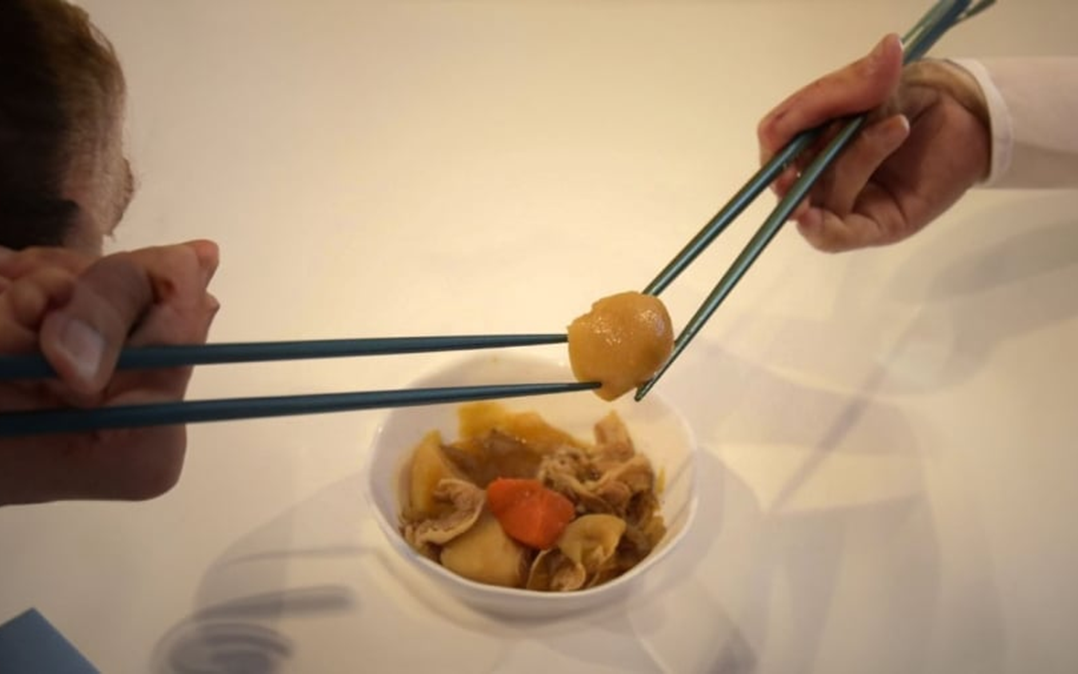 Những điều kiêng kỵ khi dùng đũa trong văn hóa Việt: Từ gõ bát đến nối đũa