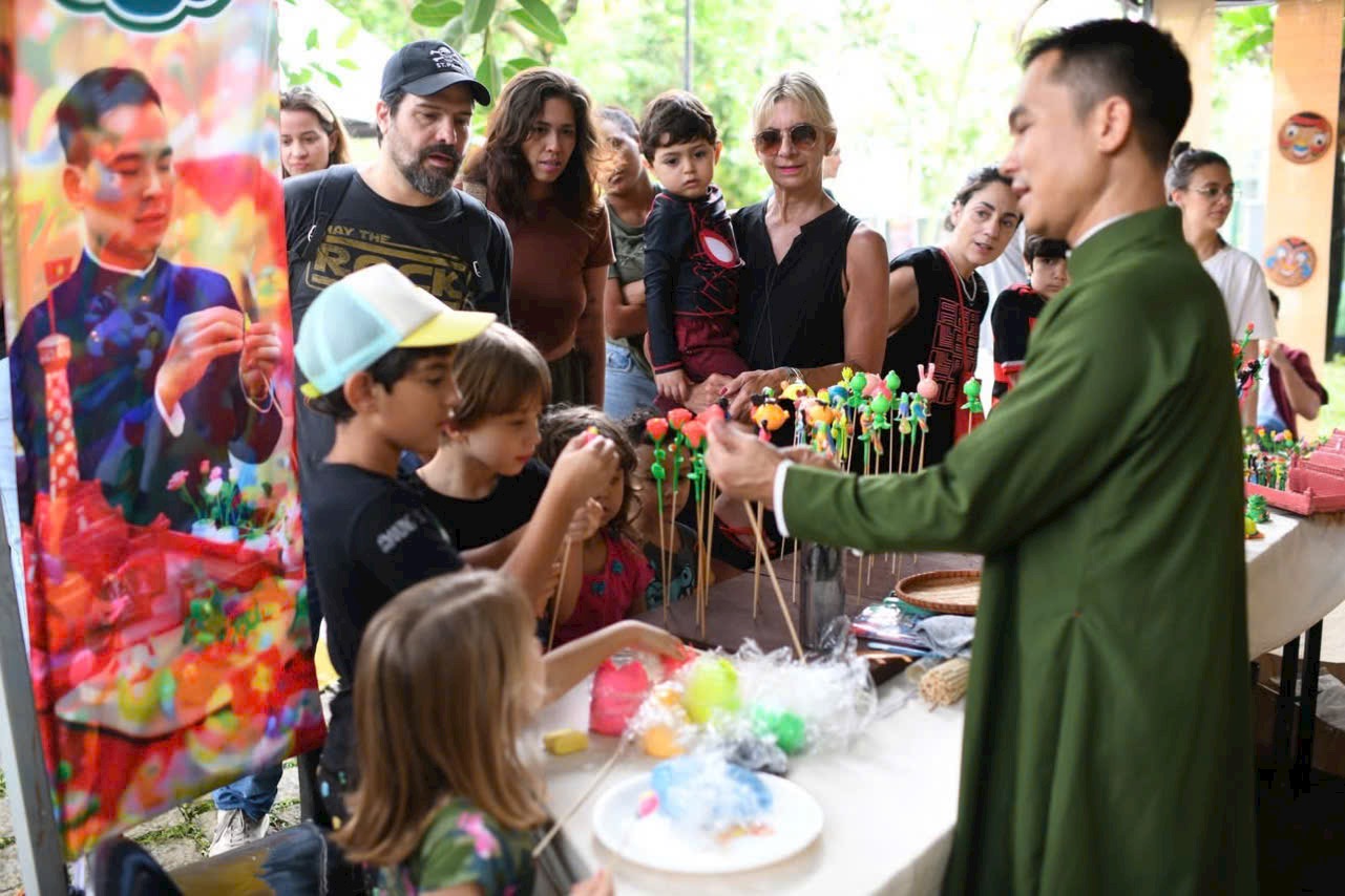 Làng nghề 300 năm tuổi chật vật tìm chỗ đứng trong thời 4.0 - Ảnh 2.