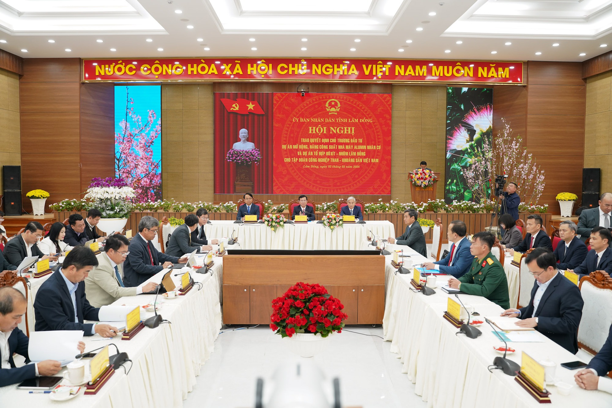 Lâm Đồng trao chủ trương đầu tư hai dự án nâng công suất bô xít – alumin gần 60.000 tỷ đồng - Ảnh 2.