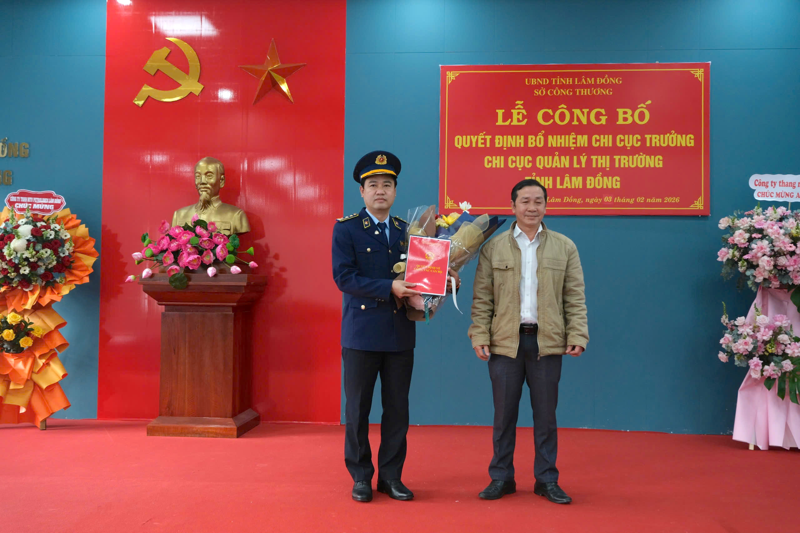 Kiện toàn lực lượng quản lý thị trường Lâm Đồng: Ông Phan Văn Tuyên giữ chức Chi cục trưởng - Ảnh 1.