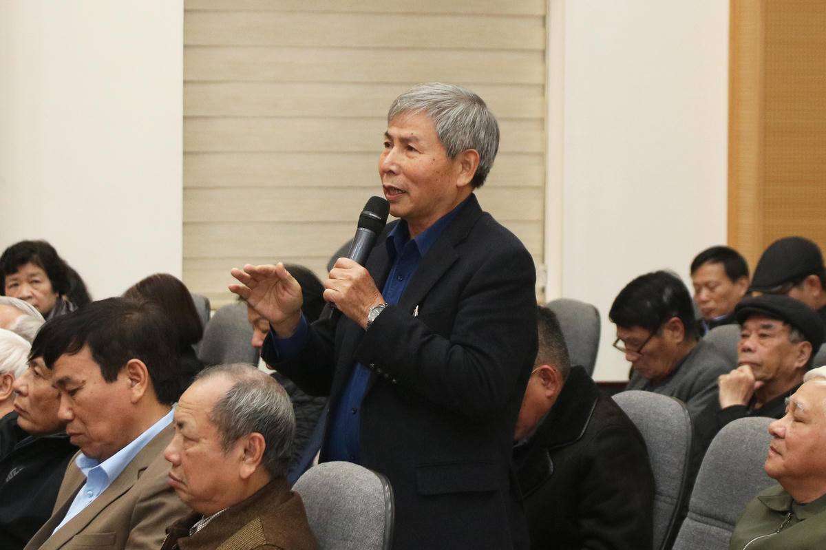 Đồng ch&iacute; B&ugrave;i Thị Minh Ho&agrave;i dự Hội nghị lấy &yacute; kiến cử tri nơi cư tr&uacute; đối với người ứng cử đại biểu Quốc hội- Ảnh 6.