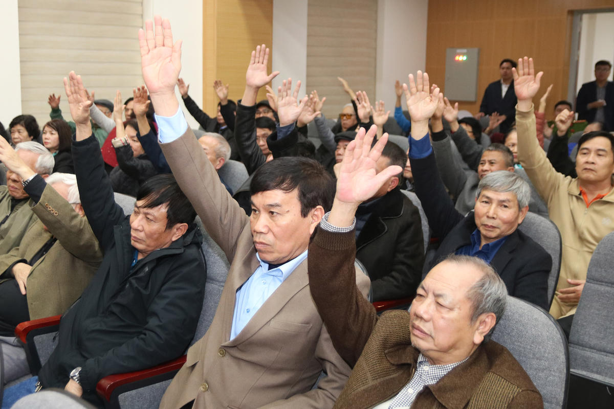 Đồng ch&iacute; B&ugrave;i Thị Minh Ho&agrave;i dự Hội nghị lấy &yacute; kiến cử tri nơi cư tr&uacute; đối với người ứng cử đại biểu Quốc hội- Ảnh 7.