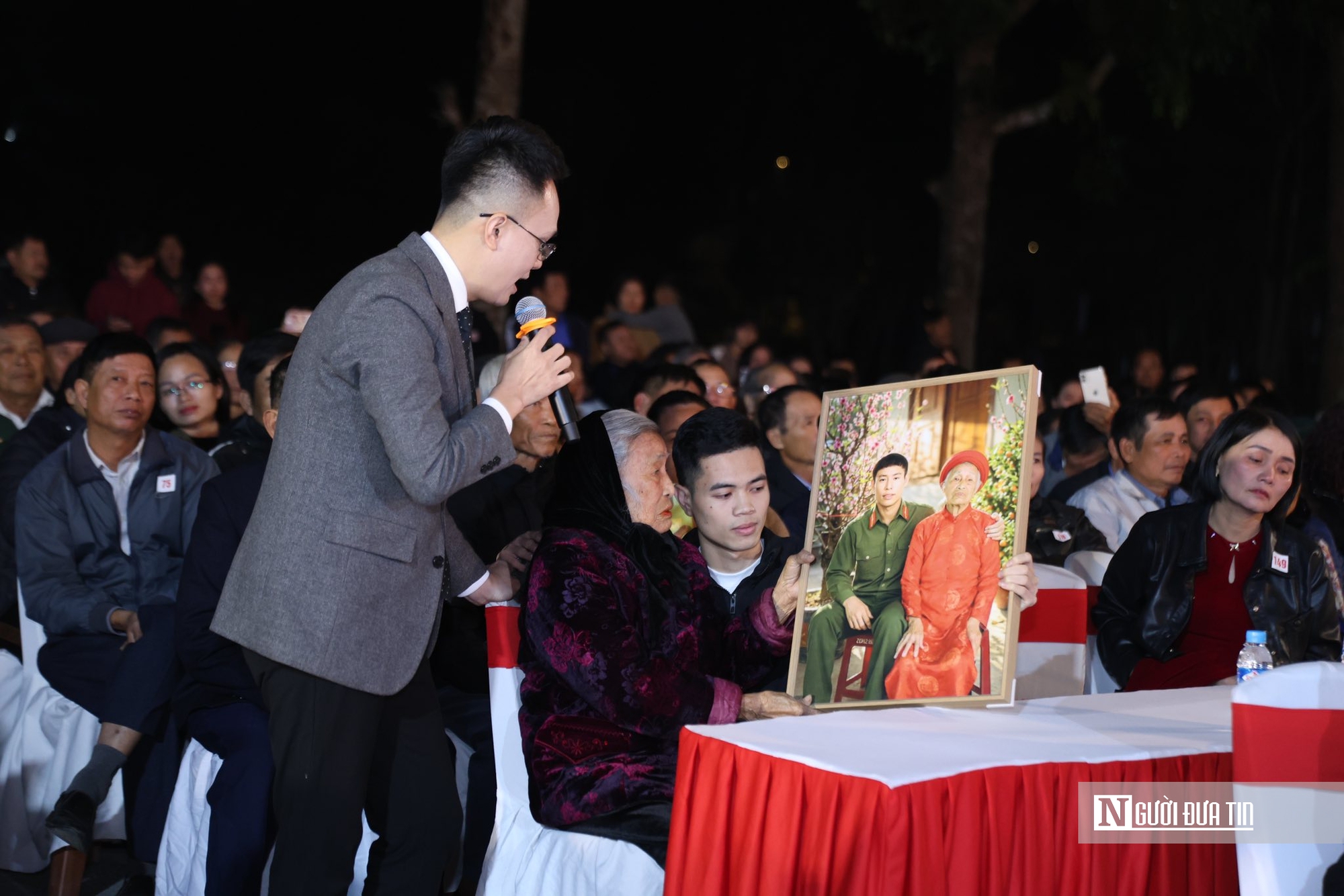 Người vợ liệt sĩ &ograve;a kh&oacute;c khi thấy lại chồng thời trẻ: &ldquo;T&ocirc;i m&atilde;n nguyện rồi&rdquo; - Ảnh 3.