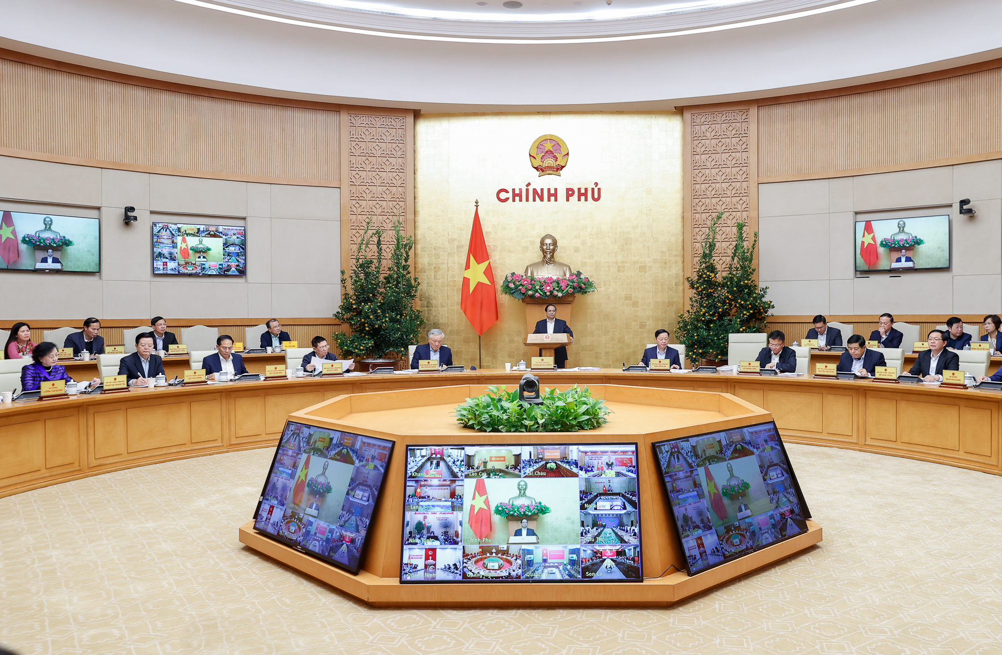 Thủ tướng: Nỗ lực ngay từ ngày đầu, tháng đầu, quý đầu để tăng trưởng 2 con số - Ảnh 2.