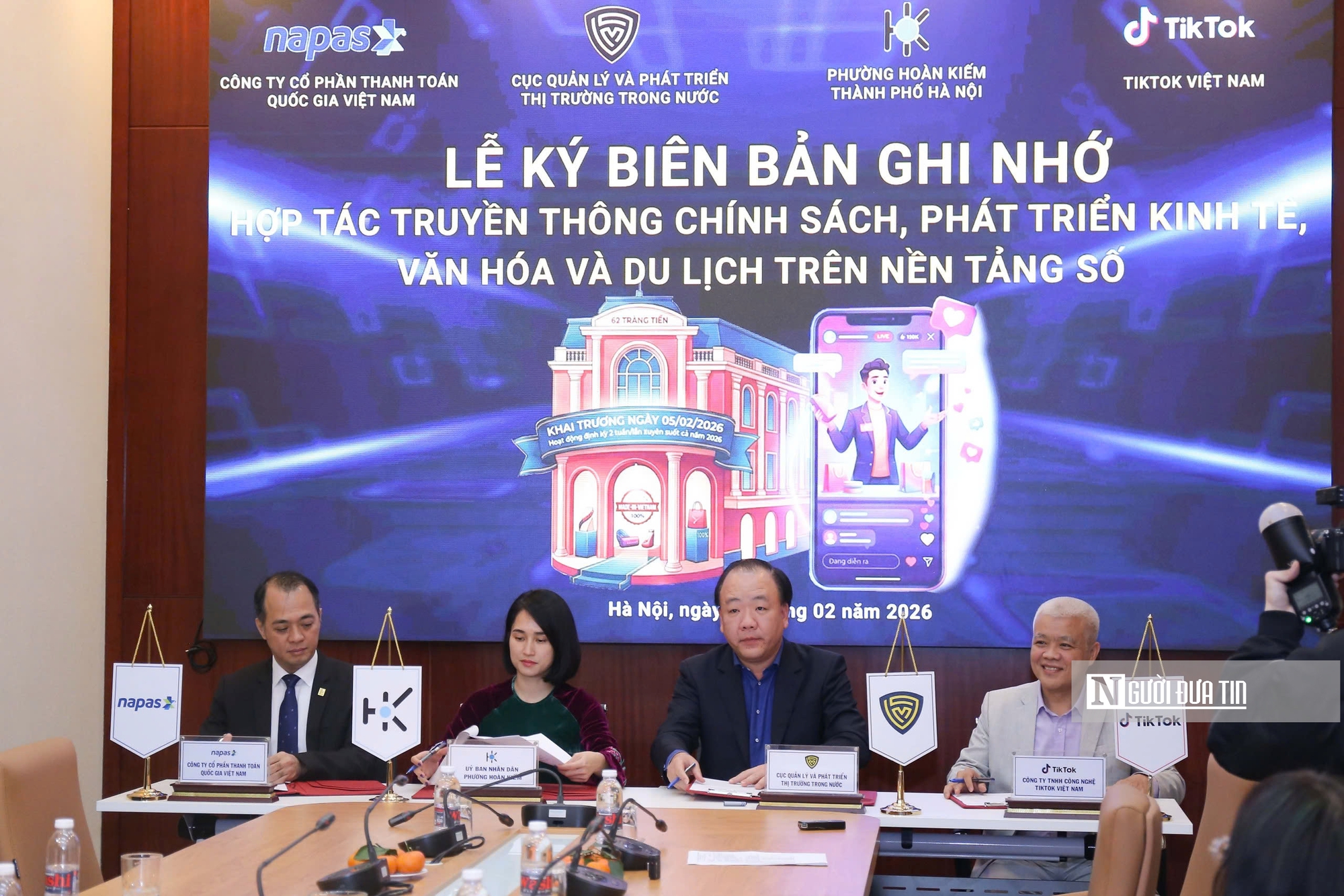 Ch&iacute;nh thức khai mạc Kh&ocirc;ng gian trưng b&agrave;y, livestream &ldquo;Sức sống h&agrave;ng Việt&rdquo; - Ảnh 1.