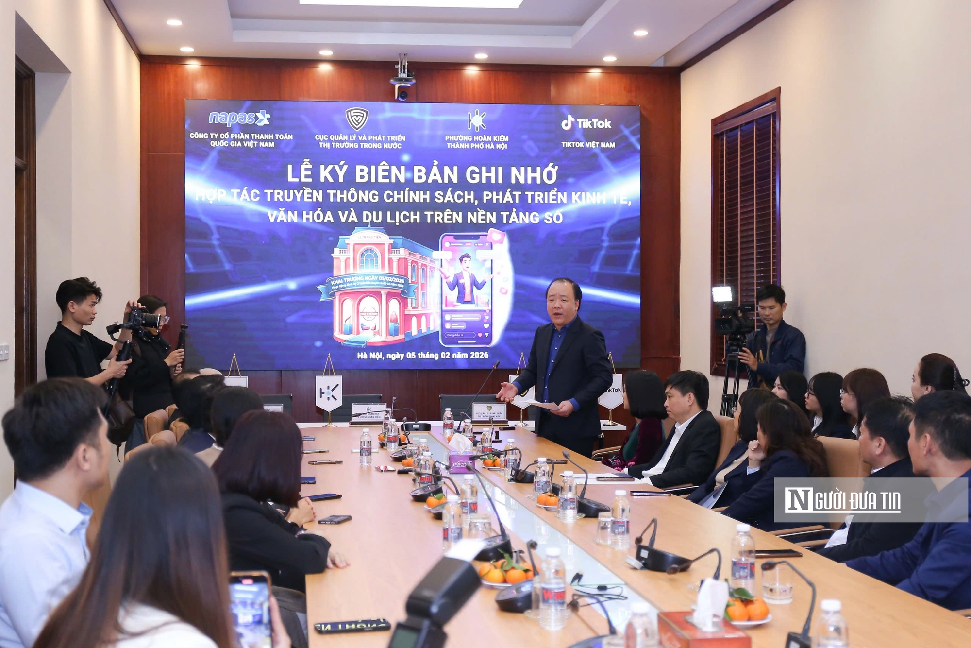 Ch&iacute;nh thức khai mạc Kh&ocirc;ng gian trưng b&agrave;y, livestream &ldquo;Sức sống h&agrave;ng Việt&rdquo; - Ảnh 2.