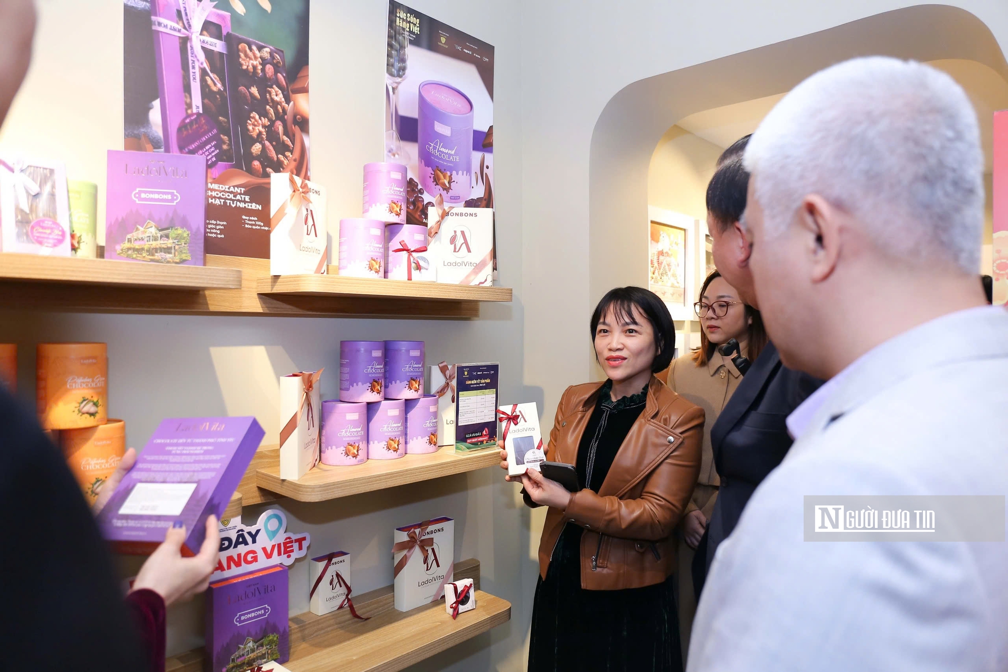 Ch&iacute;nh thức khai mạc Kh&ocirc;ng gian trưng b&agrave;y, livestream &ldquo;Sức sống h&agrave;ng Việt&rdquo; - Ảnh 5.